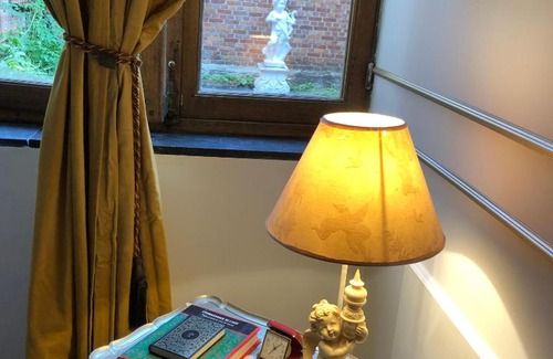 Namur Bed & Breakfast | Love Nest Versailles - Unique Louis XIV decoration - Calm location right IN city center
