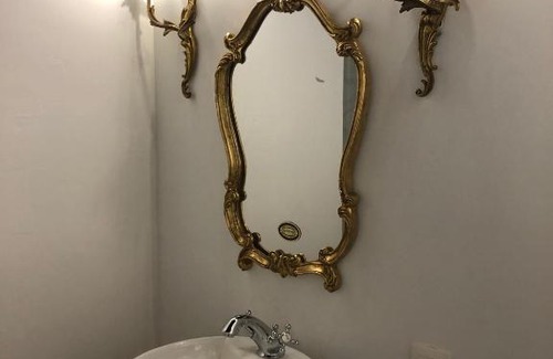 Namur Bed & Breakfast | Love Nest Versailles - Unique Louis XIV decoration - Calm location right IN city center