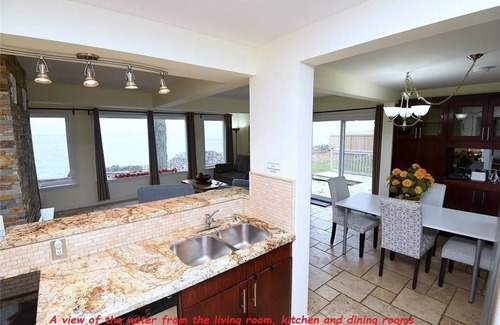Stoney Creek Bed & Breakfast | "Love on the Lake" Lakefront Updated Cottage