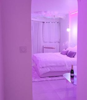 Questembert Apartment | Love room à 30 mn des plages et de Vannes
