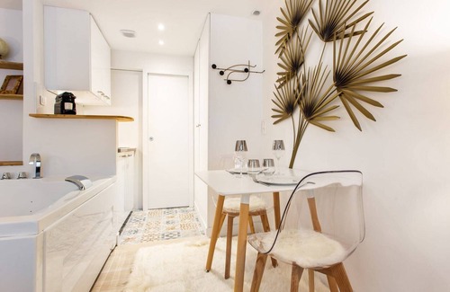 Batignolles Apartment | Love room - 2P with Jacuzzi