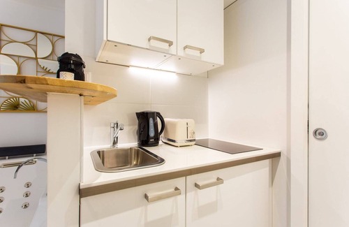 Batignolles Apartment | Love room - 2P with Jacuzzi