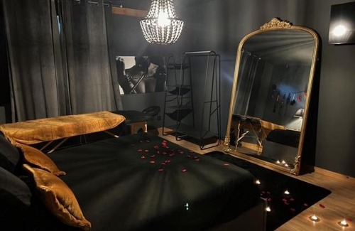 Parnans Apartment | Love Room Au domaine Insolite