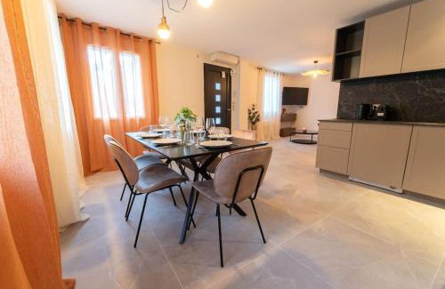 Saint Pierre de Feric Apartment | Love Room avec 2 Jacuzzi Balnéo, Parking