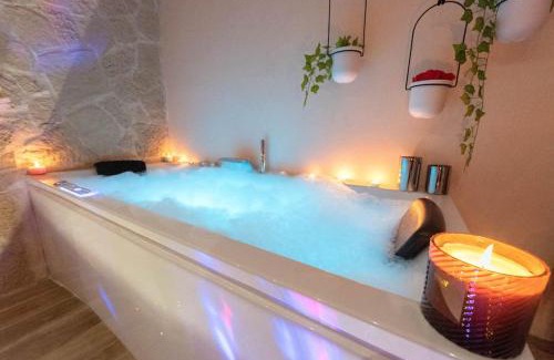 Saint Pierre de Feric Apartment | Love Room avec 2 Jacuzzi Balnéo, Parking