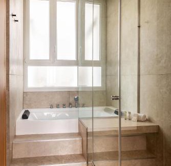 Plaisance Apartment | Love room avec Jacuzzi & Cinema-Gare Mont Parnasse