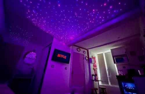 Pezenas Apartment | LOVE Room - Balnéo - Ciel Etoilé - Free Wifi - Netflix - Hyper Centre