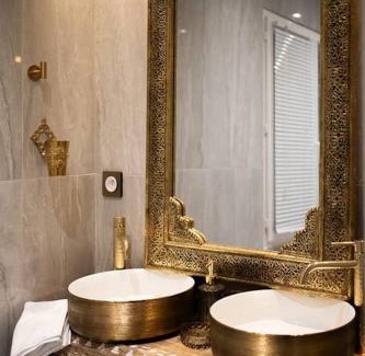 Saint-Rambert-d'Albon Apartment | Love room Dubaï & Balnéo