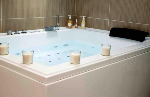Aubie-et-Espessas Apartment | Love Room et spa - Le Cocon