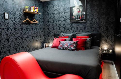 Aubie-et-Espessas Apartment | * Love Room jacuzzi *