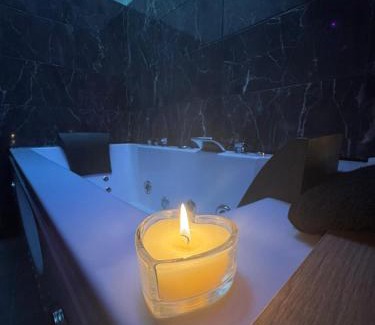 Vaise Hotel | Love Room Jacuzzi