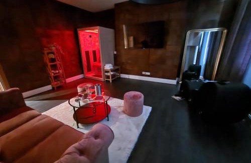 Saint-Quentin Apartment | Love Room l'Audacieuse