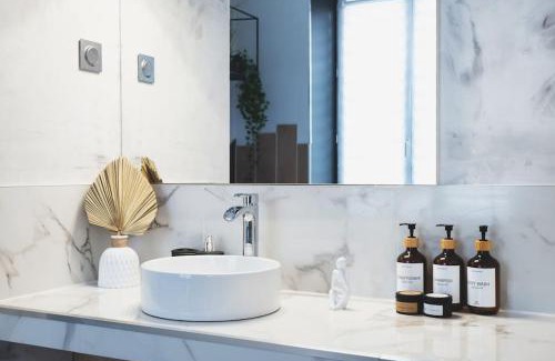 Downtown Angers Apartment | LOVE ROOM, La Douce Angevine