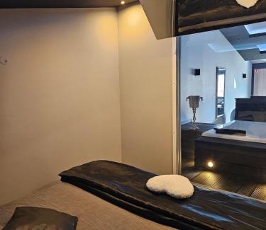 La Motte-Servolex Apartment | Love Room Le Jardin D'Éden