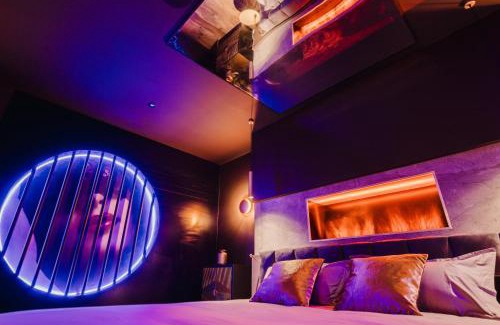 Orleans Apartment | Love Room Les Private Places - Lit King Size et Jacuzzi Privé
