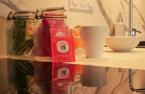 Prefecture Apartment | Love Room - Luxe et Romance