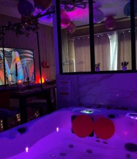 Plessis Tison Apartment | Love room nantais