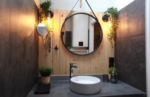 Downtown Angers Bed & Breakfast | Love Room Romantique Les Petits Plaisirs
