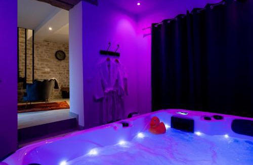 Chateau-Landon House | Love Room Une Pause à Deux - Jacuzzi - Chambre Secrète
