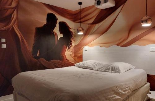 Downtown Angers Apartment | love room white - les delices rooms