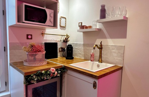Pezenas Apartment | LOVE Room with spa & starry sky