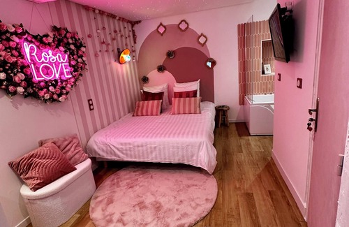 Pezenas Apartment | LOVE Room with spa & starry sky