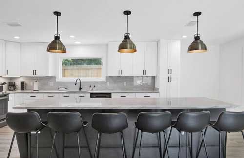 Foley House | Love Shack in Foley/Hot Tub/Modern Cozy