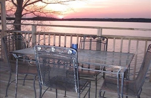 Huddleston Cottage | Love Sunsets? Glory in a natural, cozy, rustic setting