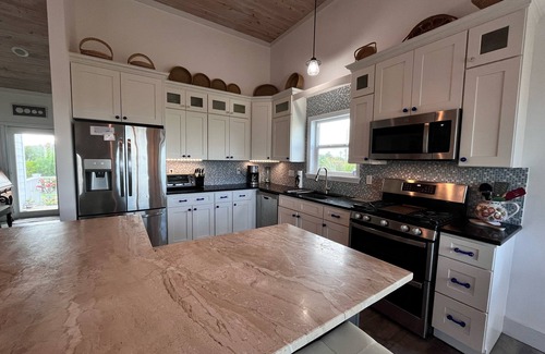Hope Town Cottage | Love the beach? Then Peace of Cake will be your perfect vacation spot!