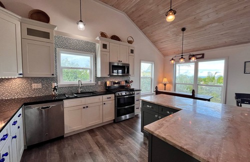 Hope Town Cottage | Love the beach? Then Peace of Cake will be your perfect vacation spot!