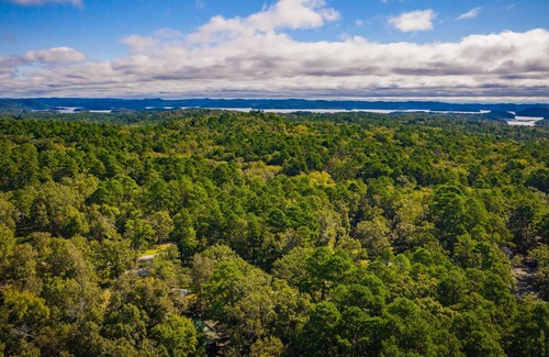 Broken Bow Cabin | Lovebug: Sleeps 3 + Creek on Property + Tiny House