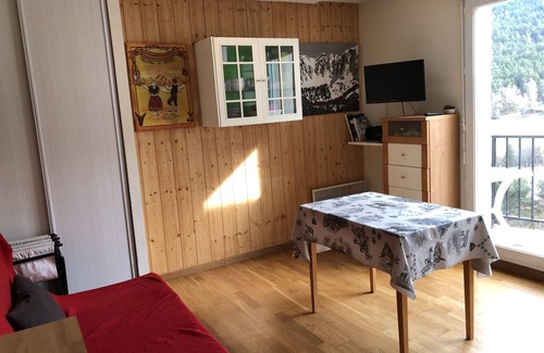 Saint-Pierre-dels-Forcats Apartment | Lovely studio at the foot of the Cambre d'Aze slopes