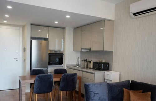 Bagcilar Apartment | Lovely 1+1 Apartment w/Terrace near MaIl of IST