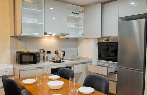 Bagcilar Apartment | Lovely 1+1 Apartment w/Terrace near MaIl of IST