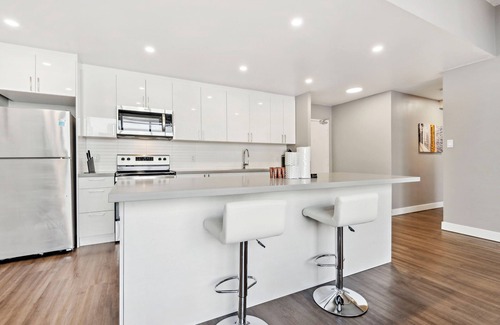 Bay Street Corridor Apartment | Lovely 1+1-BR in DT Toronto
