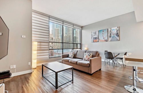 Bay Street Corridor Apartment | Lovely 1+1-BR in DT Toronto