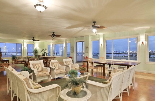 Waterfront Condo | Lovely 1 bdr condo, walking distance to everything
