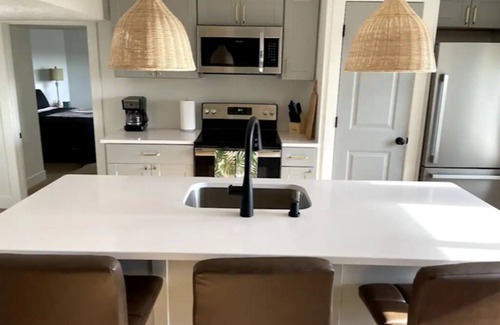 Cottonwood Heights Apartment | Lovely 1-Bdrm Apt w/Hot Tub - 5 mins from Canyons