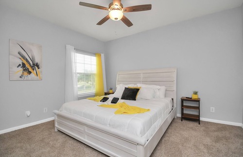 Central Southwest Apartment | Lovely 1 Bdrm Near Medical Center & NRG w/Pool & W/D