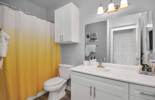 Central Southwest Apartment | Lovely 1 Bdrm Near Medical Center & NRG w/Pool & W/D