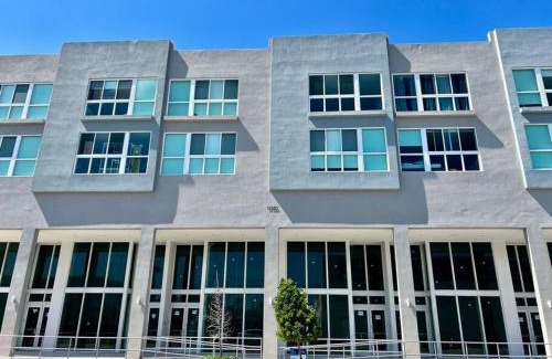 Ojus Apartment | Lovely 1 bed condo with pool/wifi free parking