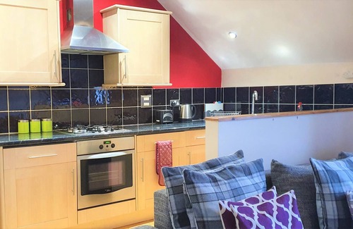 Swindon Apartment | Lovely 1 bed, Modern, Sleeps 5, Wifi, Parking