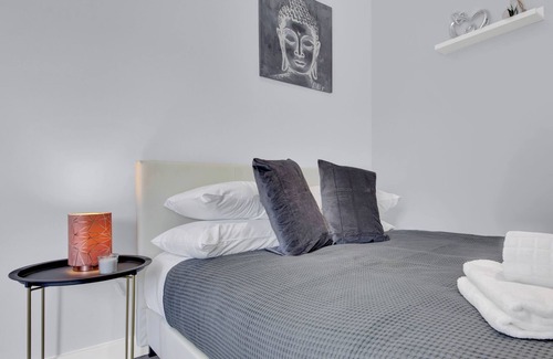 Hillingdon Apartment | Lovely 1-Bed Studio in West Drayton
