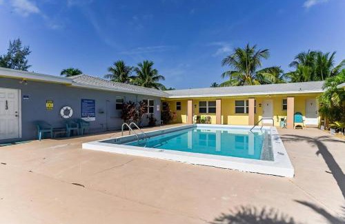Singer Island Apartment | Lovely 1 Bedroom Steps from the Beach