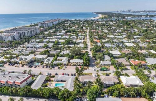 Singer Island Apartment | Lovely 1 Bedroom Steps from the Beach