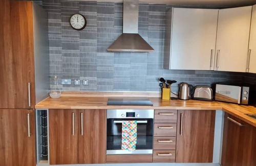 Hope Street Apartment | Lovely 1 bedroom apartment with a view