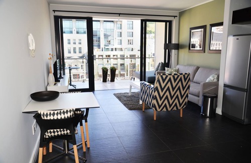 Cape Town City Centre Apartment | Lovely 1- Bedroom Apartment In De Waterkant. WiFi included