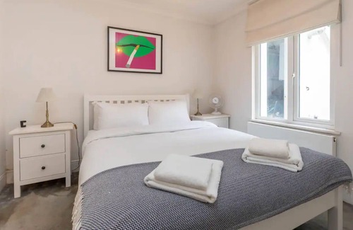 St. Helen's Apartment | Lovely 1 Bedroom Apartment in Colourful Notting Hill