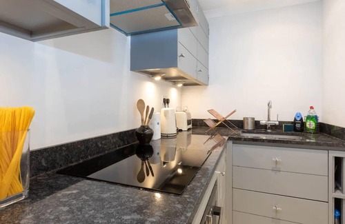 St. Helen's Apartment | Lovely 1 Bedroom Apartment in Colourful Notting Hill