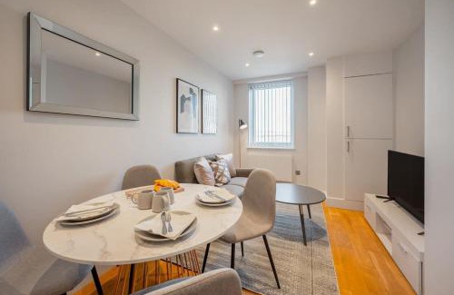 Eastleigh Apartment | Lovely 1 Bedroom Apartment in Eastleigh Town Centre
